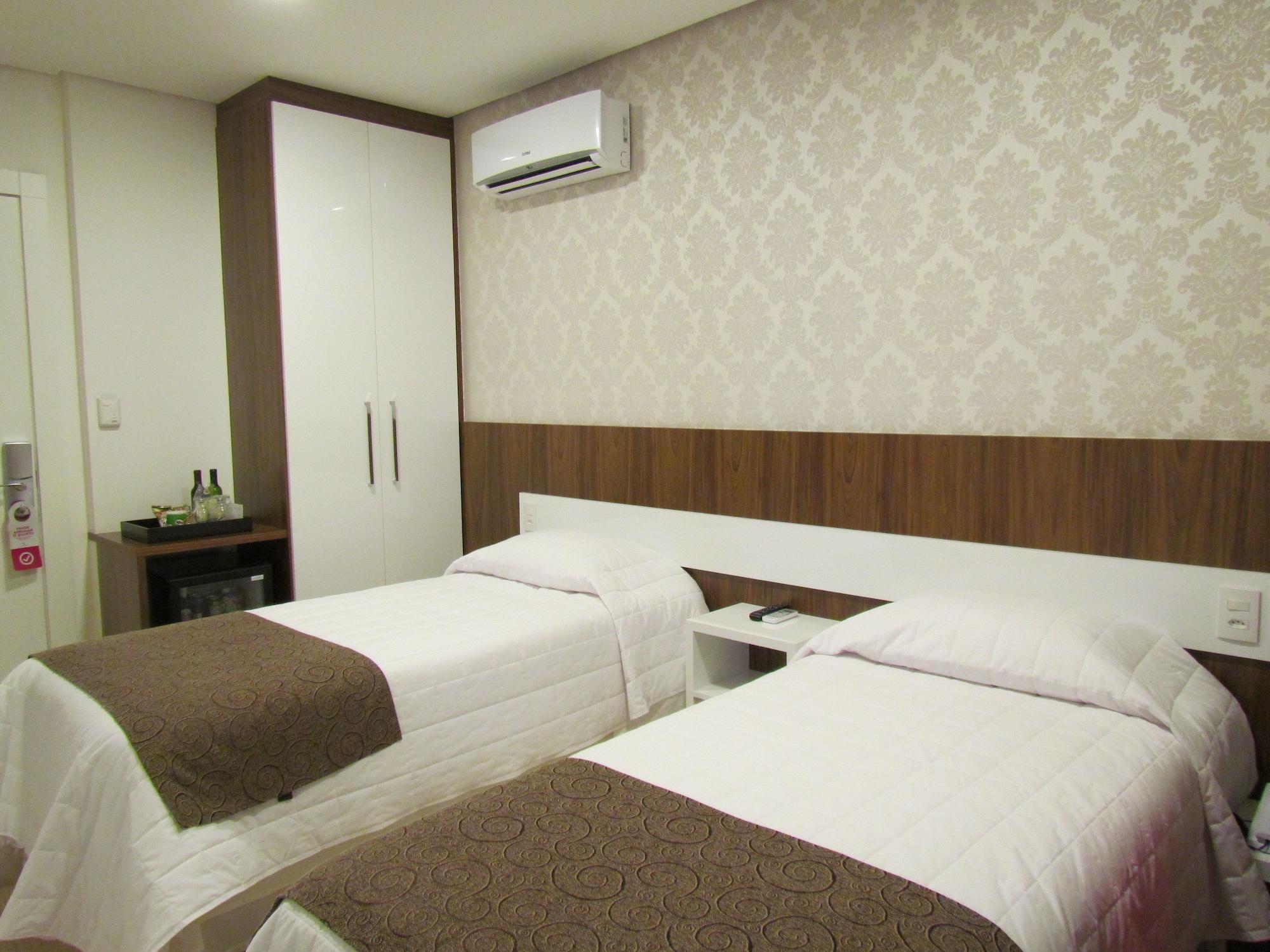 Holiday & Business Hotel - Em Frente Ao Centro De Eventos E Arena Conda Chapecó Zewnętrze zdjęcie