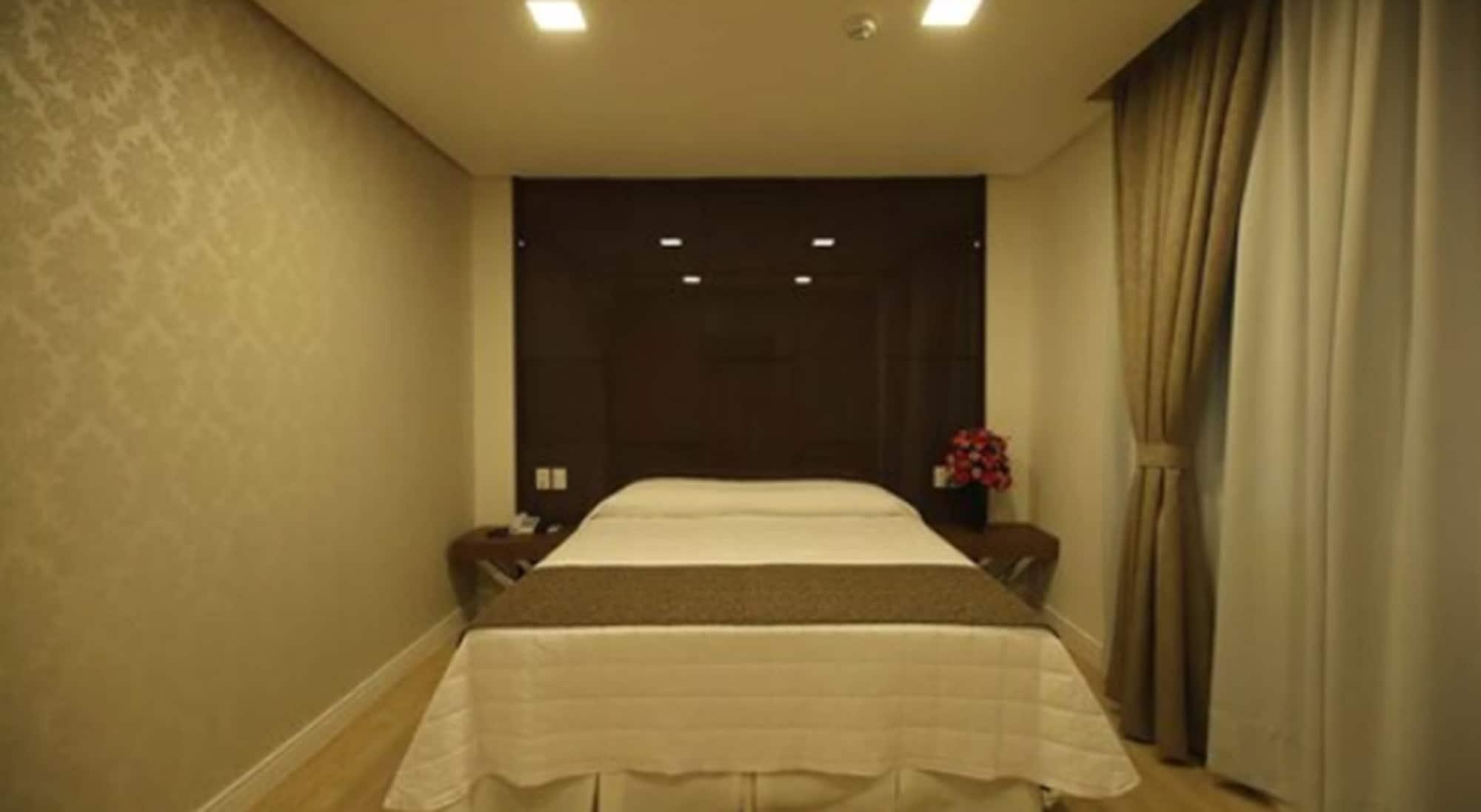 Holiday & Business Hotel - Em Frente Ao Centro De Eventos E Arena Conda Chapecó Zewnętrze zdjęcie