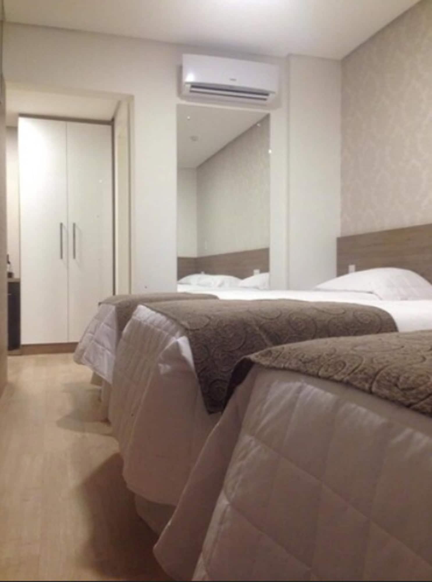 Holiday & Business Hotel - Em Frente Ao Centro De Eventos E Arena Conda Chapecó Zewnętrze zdjęcie
