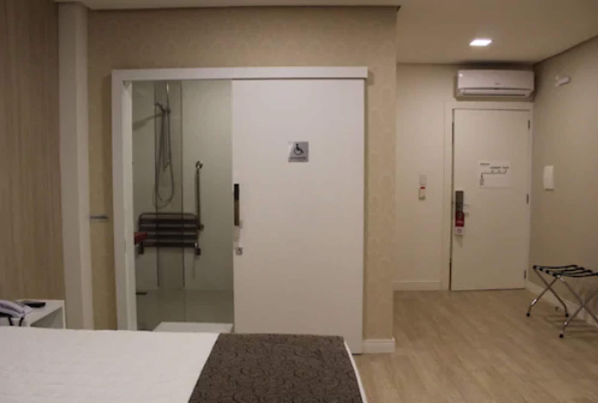 Holiday & Business Hotel - Em Frente Ao Centro De Eventos E Arena Conda Chapecó Zewnętrze zdjęcie