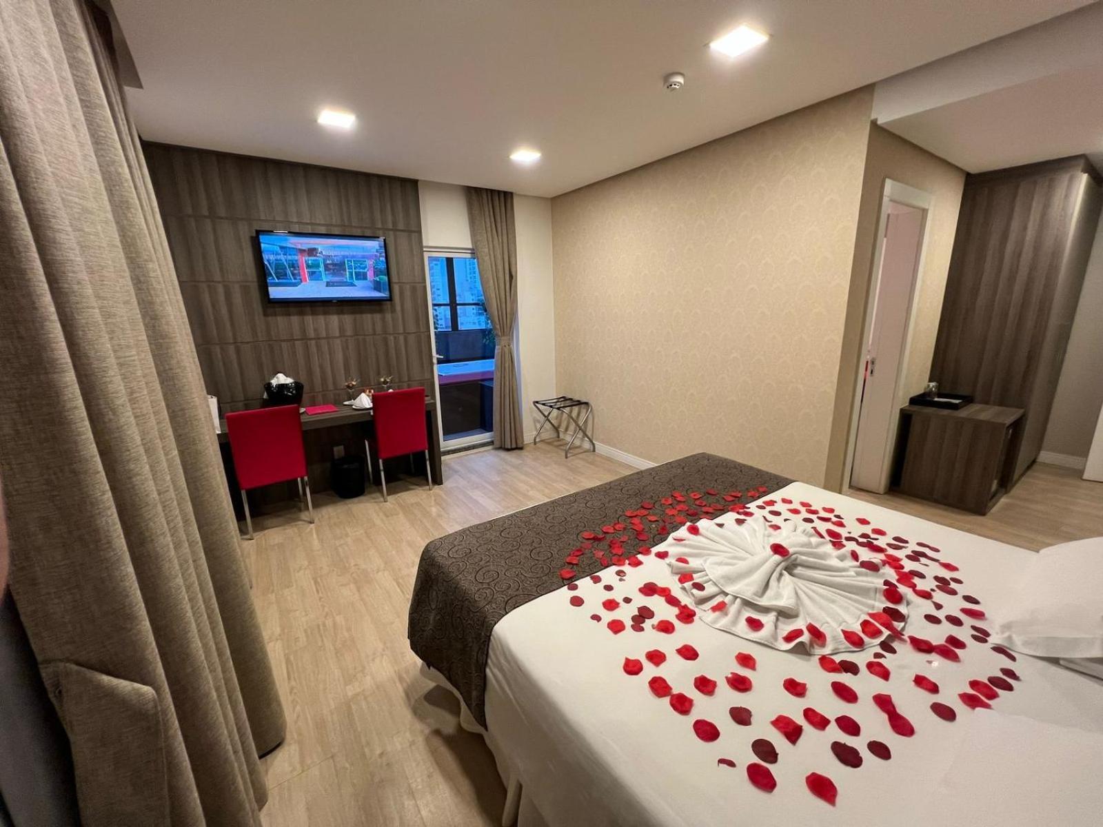 Holiday & Business Hotel - Em Frente Ao Centro De Eventos E Arena Conda Chapecó Zewnętrze zdjęcie