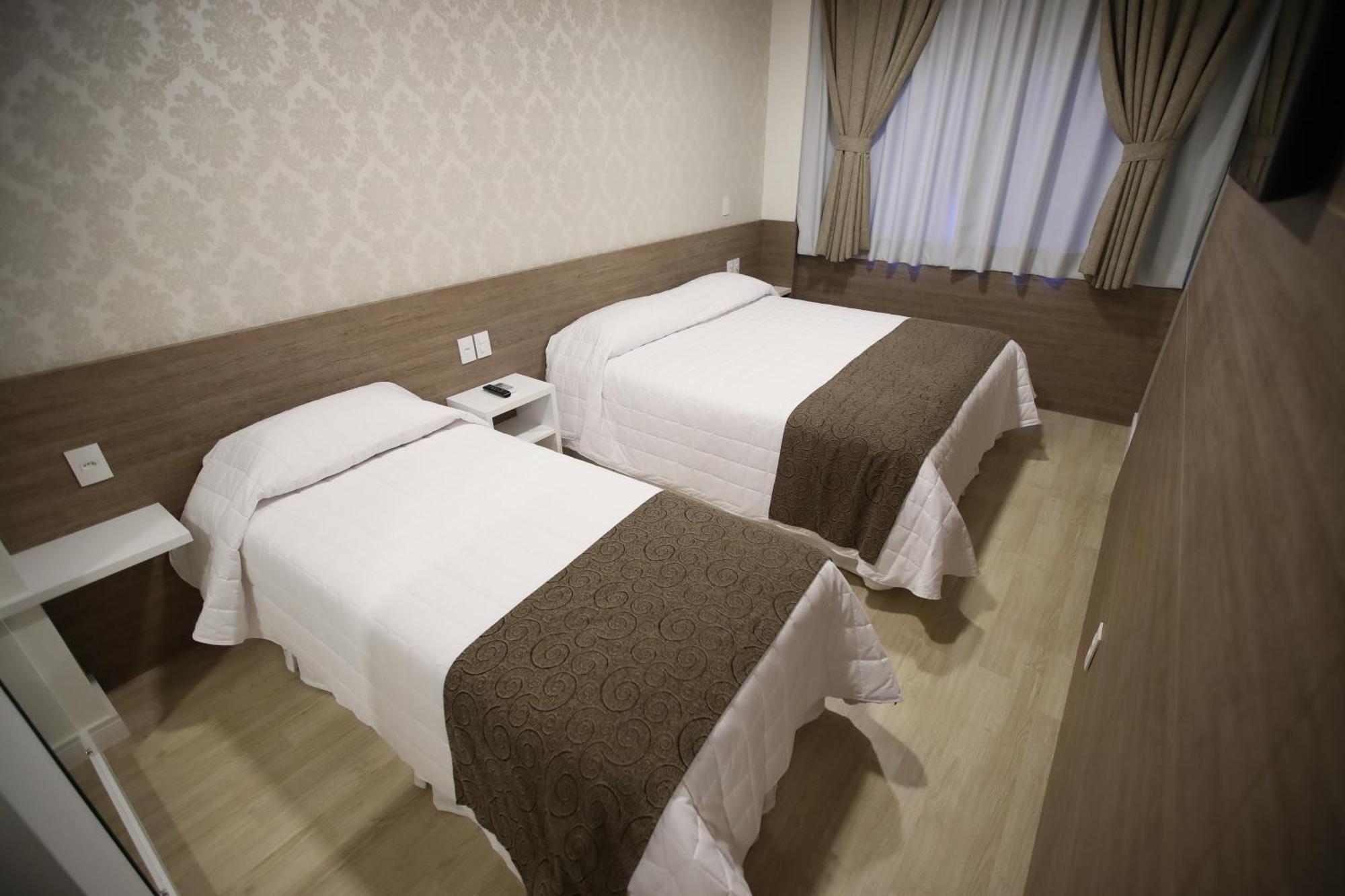 Holiday & Business Hotel - Em Frente Ao Centro De Eventos E Arena Conda Chapecó Pokój zdjęcie